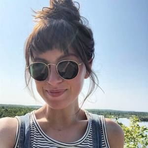 Meet your Posher, Daniela